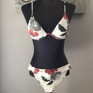 O’Neill Trinity Twist Bottoms and Underwire Top.